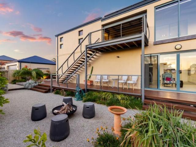 House 4 Bedroom For Rent Mindarie, WA ES105584390