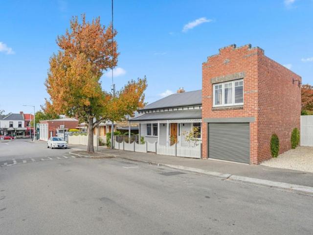 House 4 Bedroom For Rent North Hobart, ES102631558