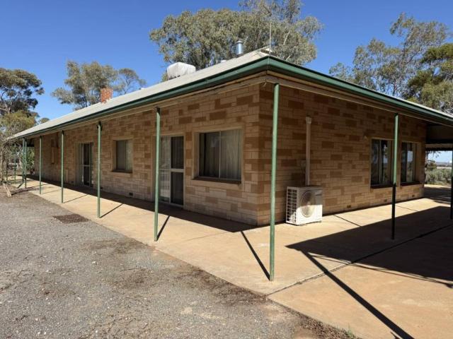 House 4 Bedroom For Rent Napperby SA 699000 ES101909275