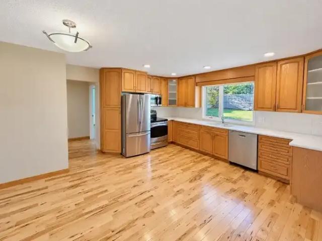 House 4 Bedroom For Rent Sherwood Park AB 2695 ES106181387