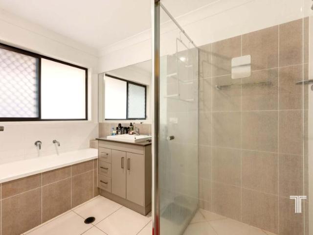 House 4 Bedroom For Rent Spring Mountain QLD ES103032288