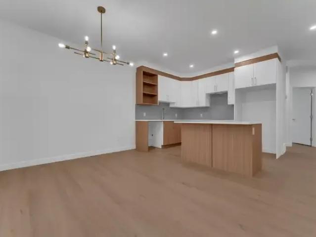 House 4 Bedroom For Rent Spruce Grove AB 2500 ES106192437