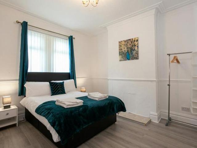 House 4 Bedroom For Rent Stoke on Trent Stoke on Trent 2650 ES74068396