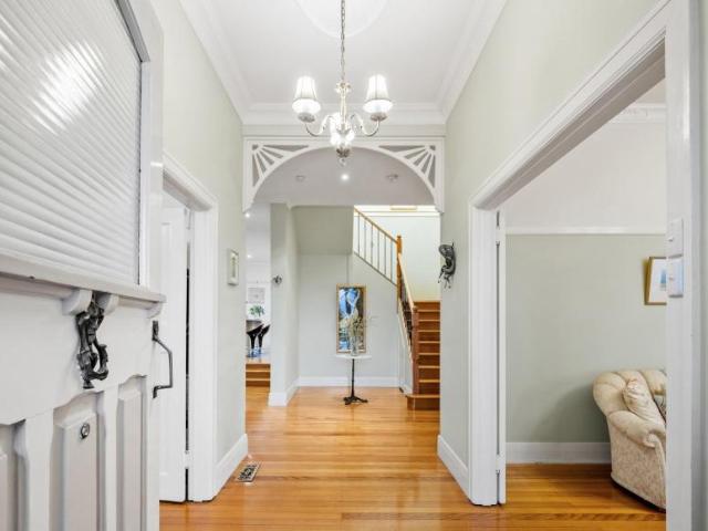 House 4 Bedroom For Rent Strathmore VIC ES102767783