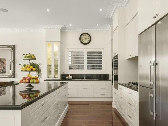 House 4 Bedroom For Rent Strathmore VIC ES103122363