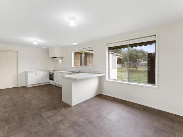 House 4 Bedroom For Rent Sunbury VIC 500 ES102751646