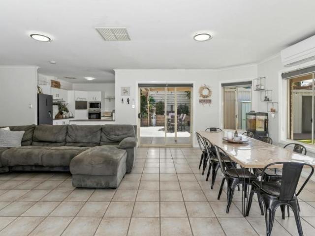 House 4 Bedroom For Rent Paringa SA 630000 ES105935778