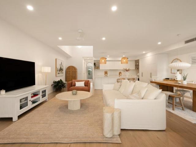 House 4 Bedroom For Rent Pelican Waters QLD 2 ES105339107