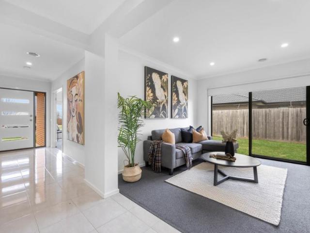 House 4 Bedroom For Rent Romsey VIC ES105138044