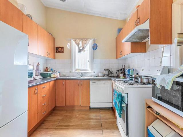 House 4 Bedroom For Rent Rosslyn Park, ES105676659