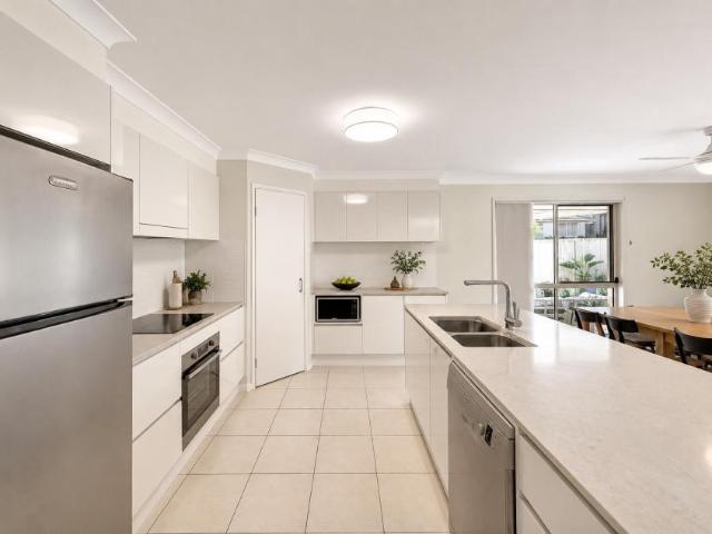 House 4 Bedroom For Rent Wakerley QLD ES105137709
