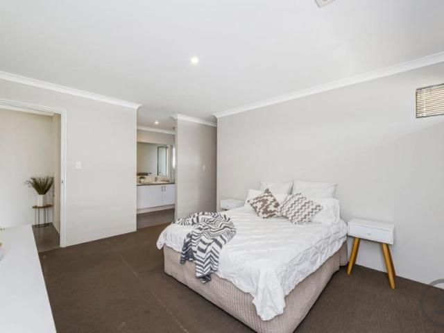 House 4 Bedroom For Rent Wannanup, WA ES104897157