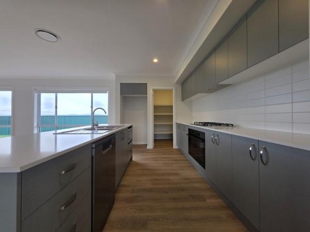 House 4 Bedroom For Rent Windradyne NSW 750 ES105990306