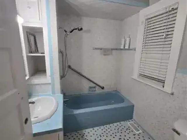 House 4 Bedroom For Rent Windsor ON 2450 ES105023446