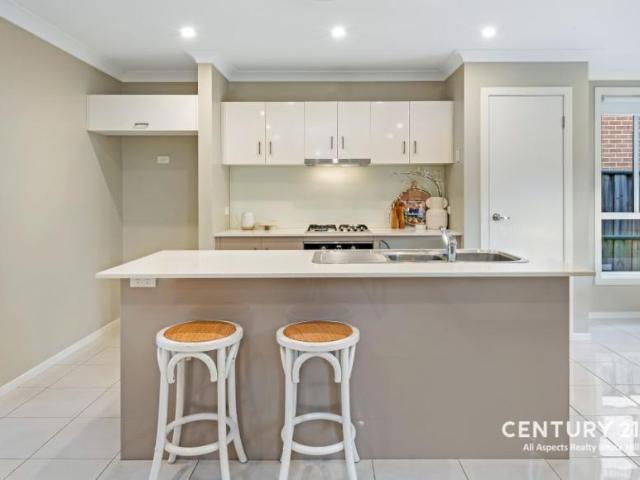 House 4 Bedroom For Rent The Ponds, ES105584335