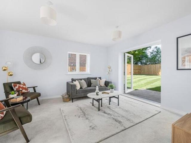 House 4 Bedroom For Sale Burgess Hill West Sussex 550000 ES101996299