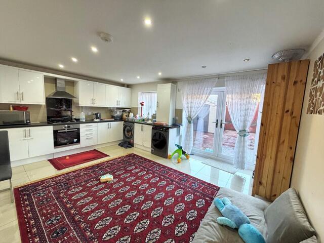 House 4 Bedroom For Sale Derby Derby 300000 ES100854935