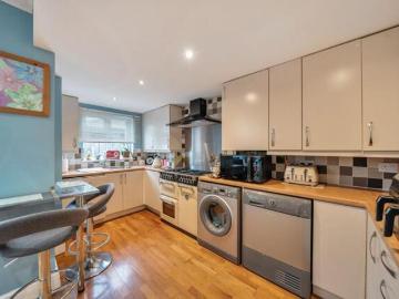 House 4 Bedroom For Sale Kenley Surrey 650000 ES100456748