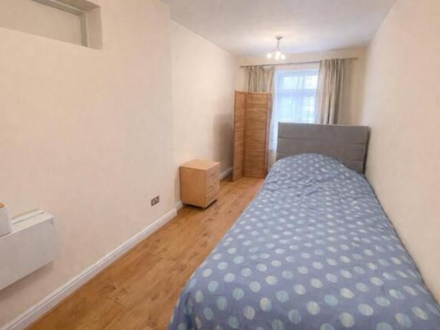 House 4 Bedroom For Sale Hounslow Greater London 655000 ES100881432