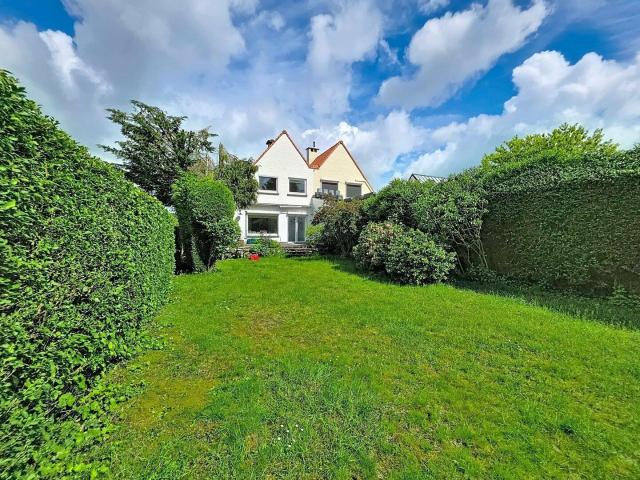House 4 bedrooms garden