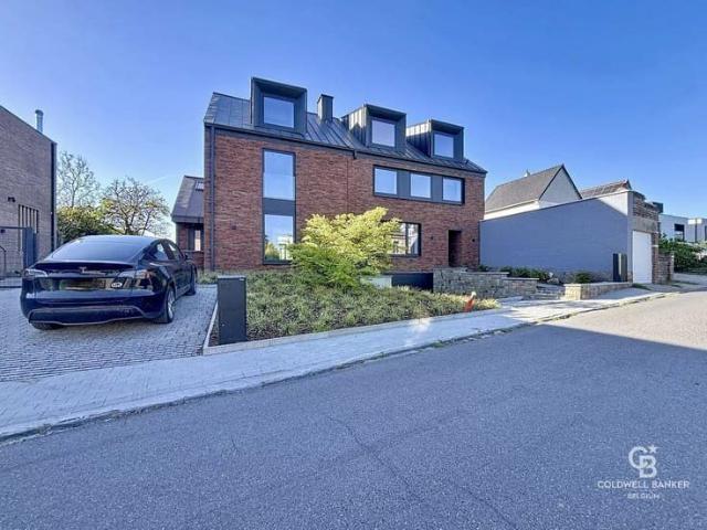 House – 4 bedrooms + terrace + garden