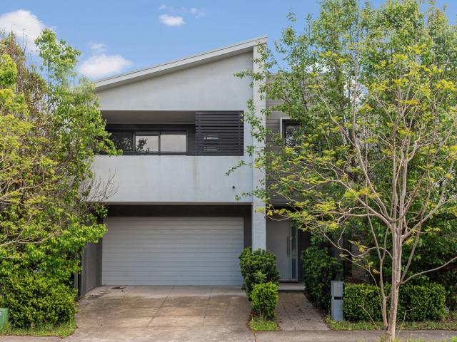 house 4 Putters Circuit, Blacktown