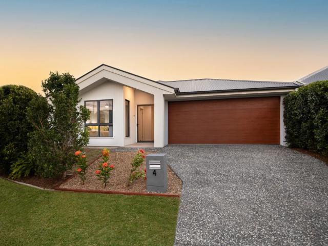 house 4 Viridian Circuit, Helensvale