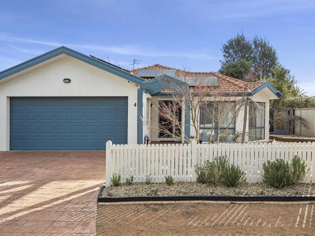 house 4 Waterview Gardens, Jerrabomberra