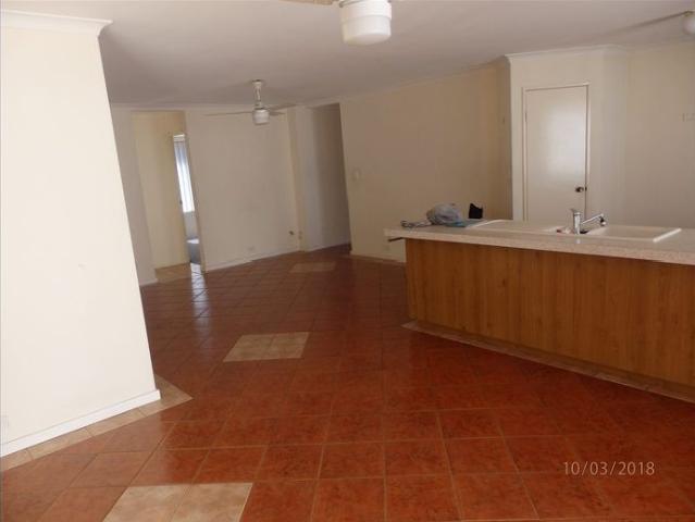 House 4x2 low maintenance 6.5 km from Perth CBD