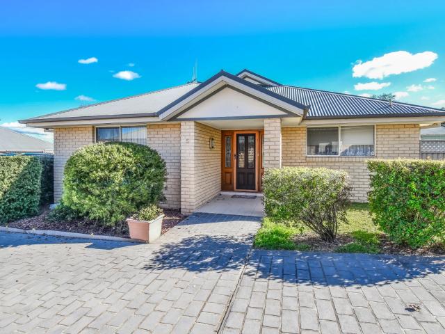 house 5/19 Ophir Street, Orange