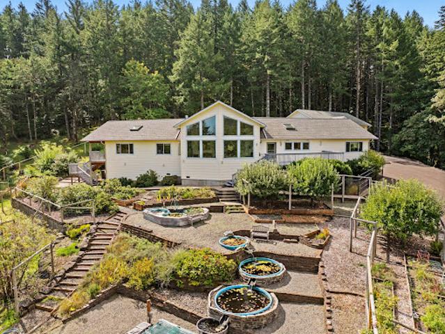 House with garden and terrace