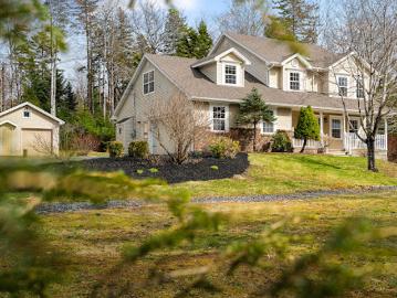 House for sale in Hammonds Plains - Garden