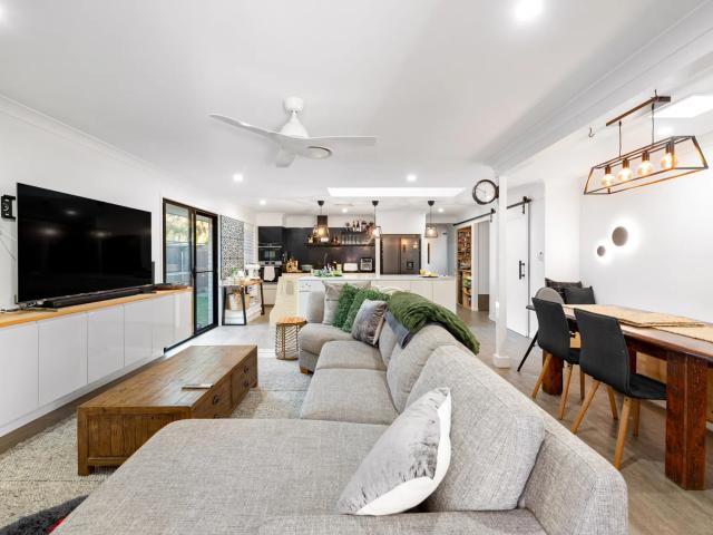 house 55 Carbeen Street, Bulimba
