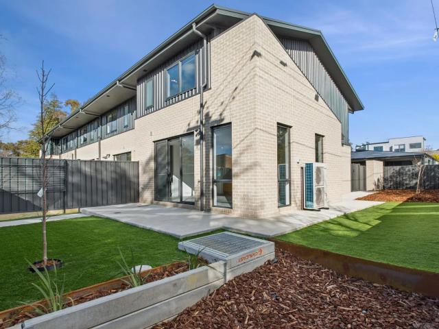house 5/8 Shumack Street, Weetangera