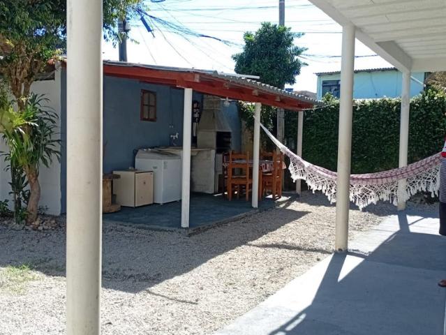 HOUSE 5 MINUTES AWAY FROM THE BEACH