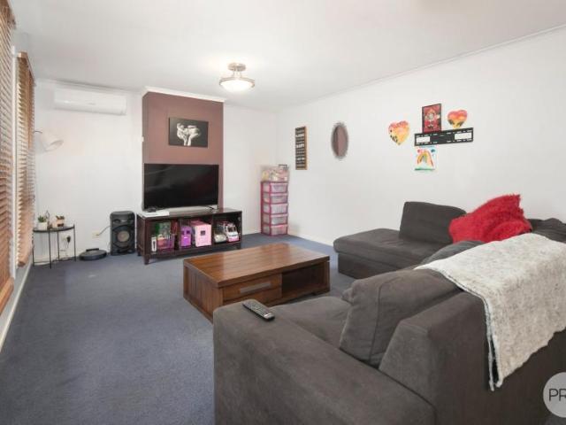 House 5 Bedroom For Rent CANADIAN VIC ES105944738