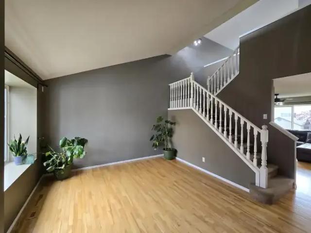 House 5 Bedroom For Rent Airdrie AB 2700 ES105394856
