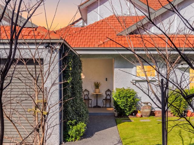 House 5 Bedroom For Rent BRIGHTON VIC ES105412305