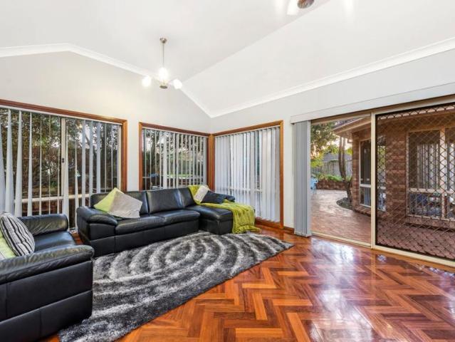 House 5 Bedroom For Rent Glen Alpine, 980 ES105952057