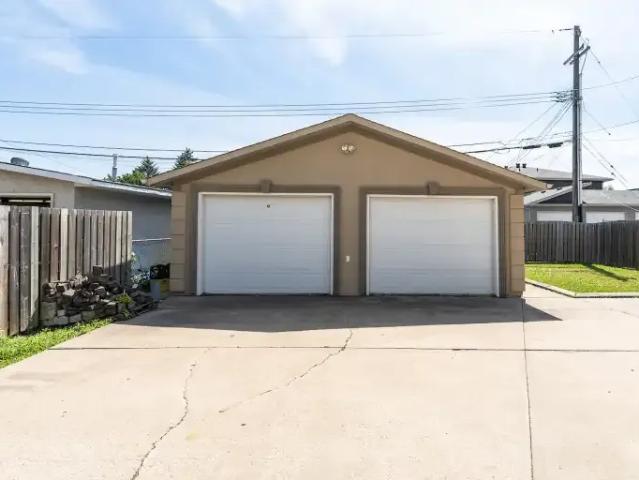 House 5 Bedroom For Rent Edmonton AB 2500 ES105642984