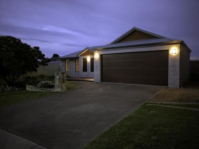 House 5 Bedroom For Rent MCKAIL WA 850000 ES104948082