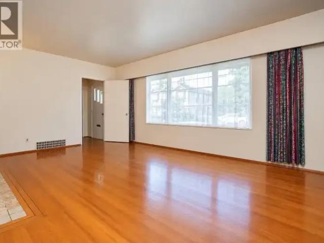 House 5 Bedroom For Rent New Westminster BC 4200 ES105602252