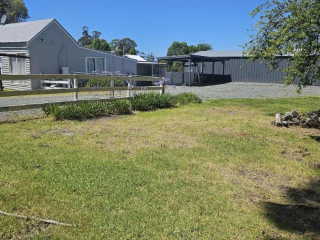 House 5 Bedroom For Rent NEWMERELLA VIC ES105091186