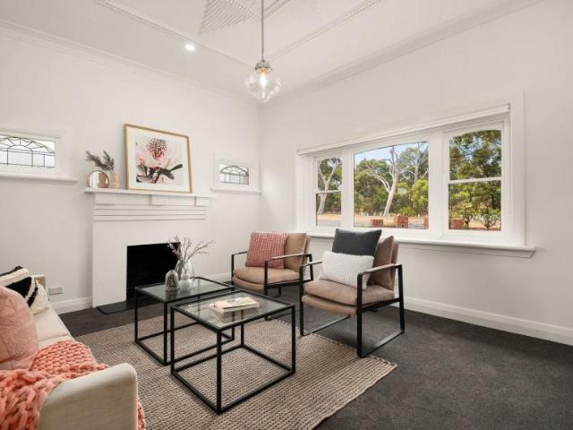 House 5 Bedroom For Rent Strathmore VIC ELS102763459