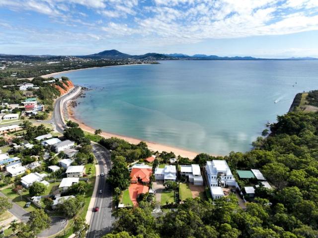 House 5 Bedroom For Rent Rosslyn QLD ES105972843