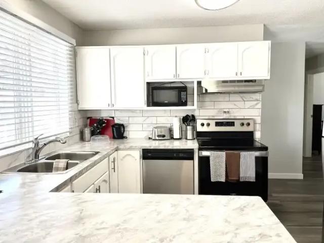 House 5 Bedroom For Rent Red Deer AB 4495 ES105359406
