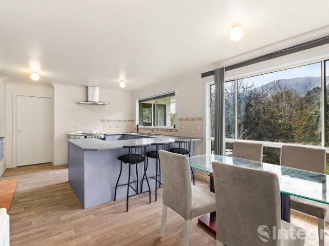 House 5 Bedroom For Rent Warburton VIC 770000 ES105347393
