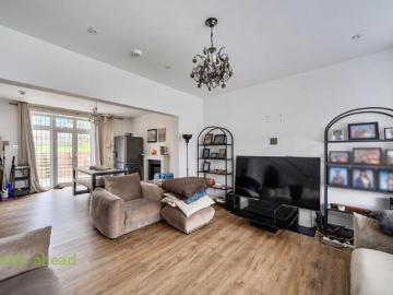 House 5 Bedroom For Sale Coulsdon Greater London 850000 ES101675621