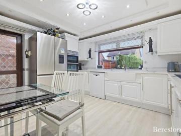 House 5 Bedroom For Sale Basildon Essex 725000 ES100855032