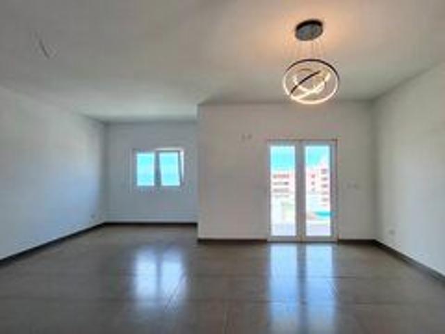 House 5 bedrooms in the center Ericeira Mafra for rent balcony, sea view, garden, excellent location, equipped kitchen, terrace, balconies